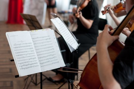 Notenständer in einem Streichorchester